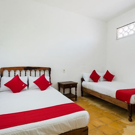 Oyo Hotel Las Palmas Cuyutlan Manzanillo Zewnętrze zdjęcie